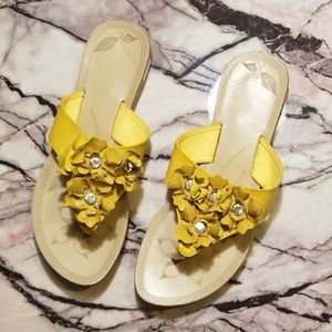 🌼🌼Yellow flowery sandals